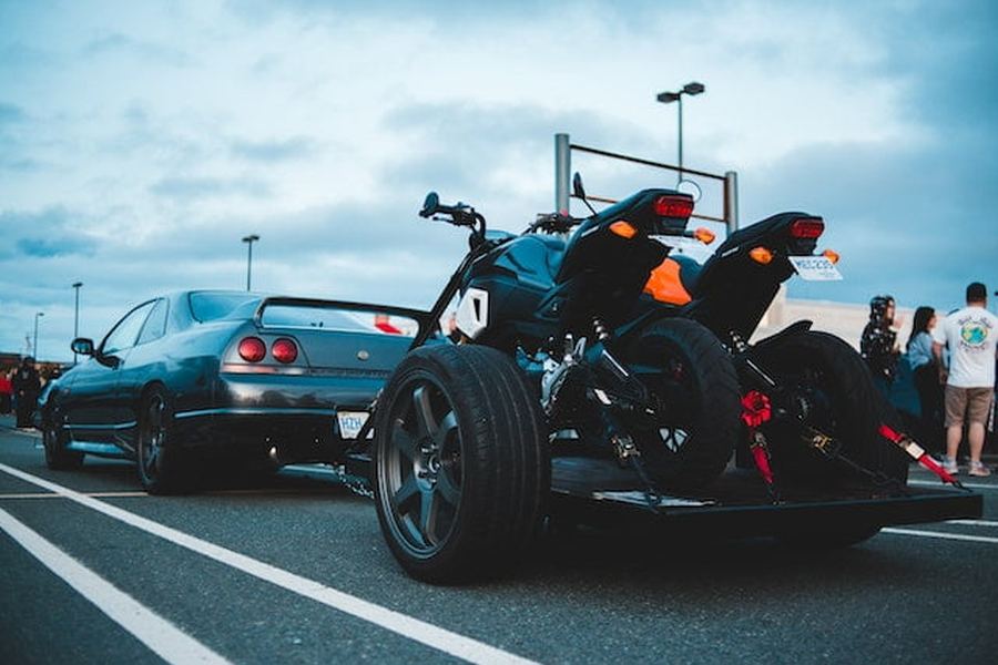 Motorradtransport — Kleintransporte und Lieferung per Transporter